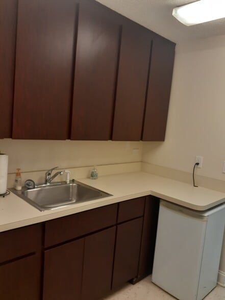 More Photos Of 5290 Seminole Blvd, Saint Petersburg Office For Sale