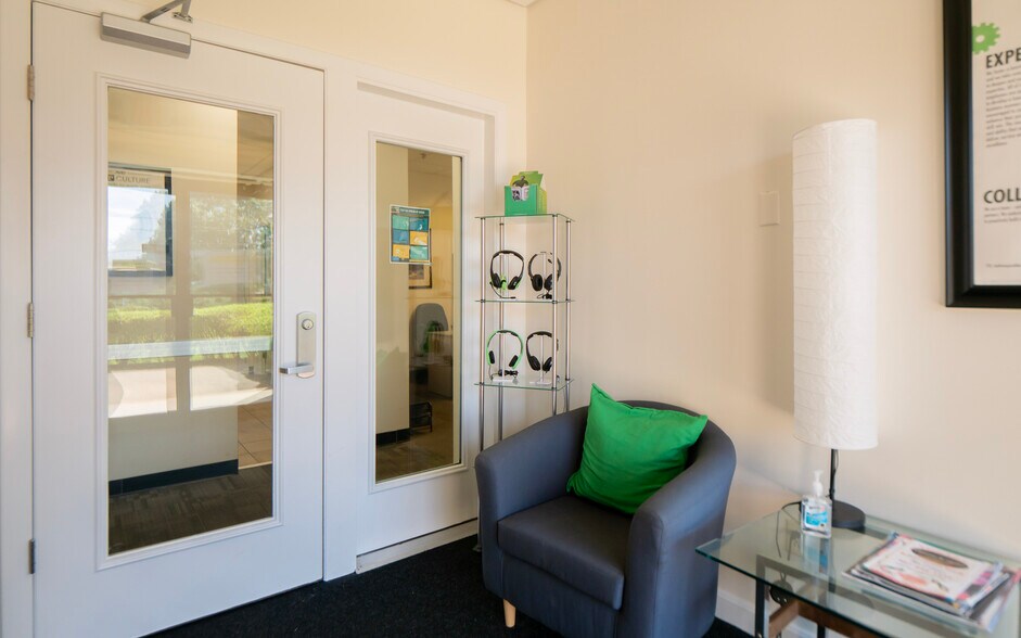 More Photos Of 72 Johnny Cake Hill Rd, Middletown Distribution For Sale