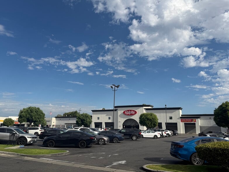 More Photos Of 17200-17288 Saticoy St, Van Nuys Unknown For Lease