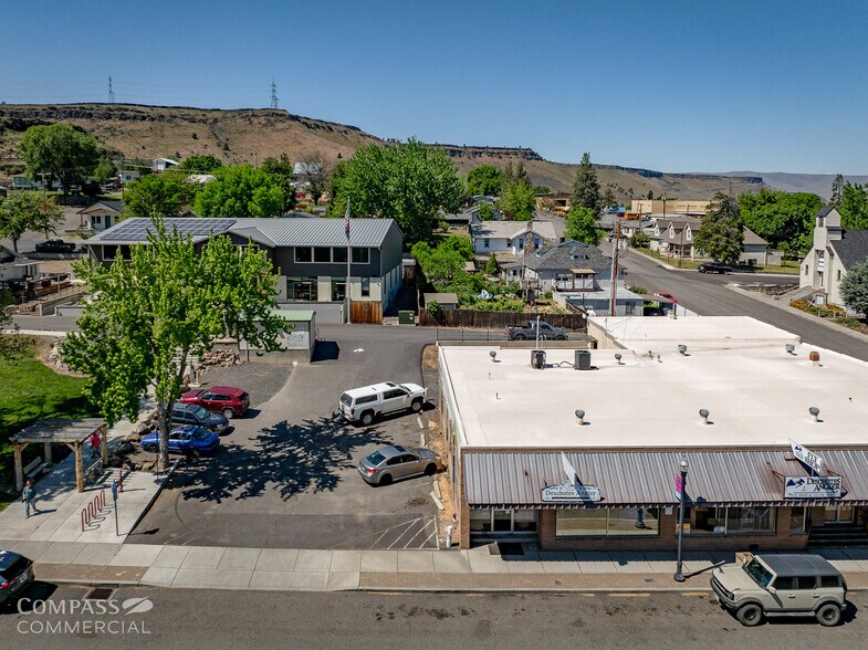More Photos Of 502 Deschutes Ave, Maupin General Retail For Sale