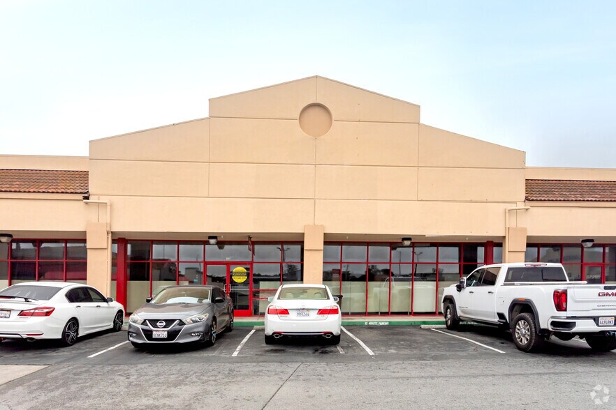 More Photos Of 1130 Fremont Blvd, Seaside Unknown For Lease