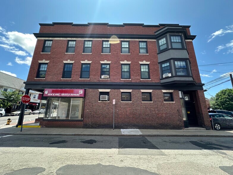 More Photos Of 443-455 Moody St, Waltham Storefront Retail Residential For Lease