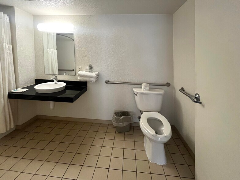 More Photos Of 282 North Ave, Washington Hotel For Sale