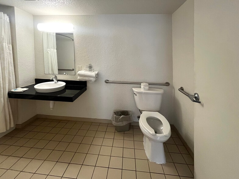 More Photos Of 282 North Ave, Washington Hotel For Sale