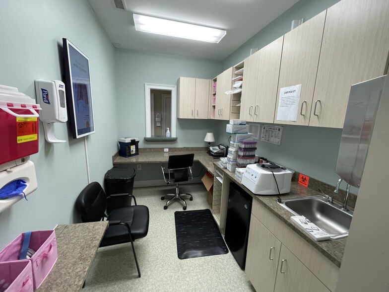 More Photos Of 1611 Flora Ave, Burlington Healthcare For Lease