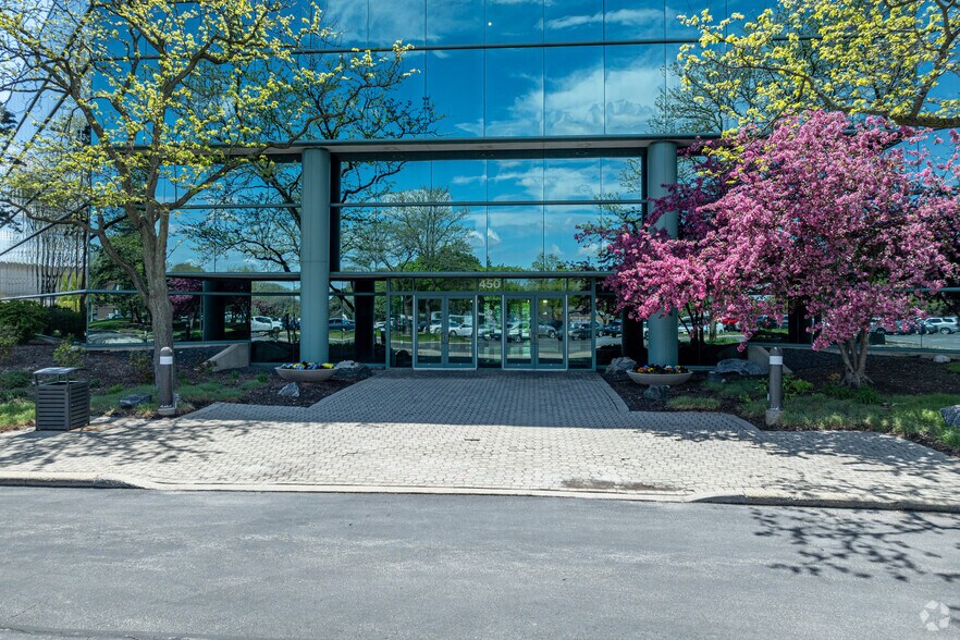 More Photos Of 450 E Devon Ave, Itasca Office For Lease