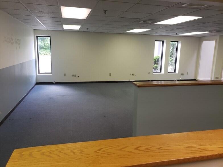 More Photos Of 168 Ayer Rd, Littleton Warehouse For Lease