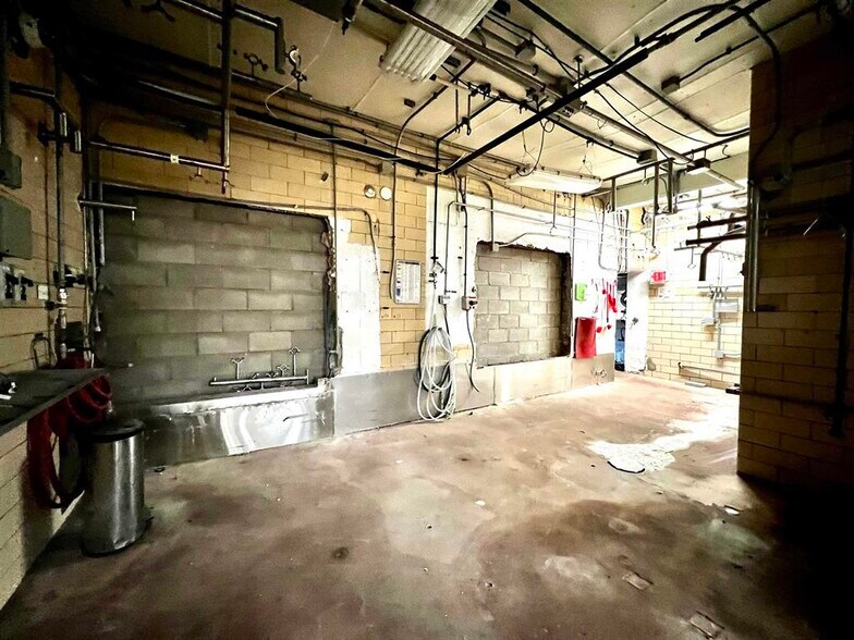 More Photos Of 1720 12th St, Monroe Distribution For Lease