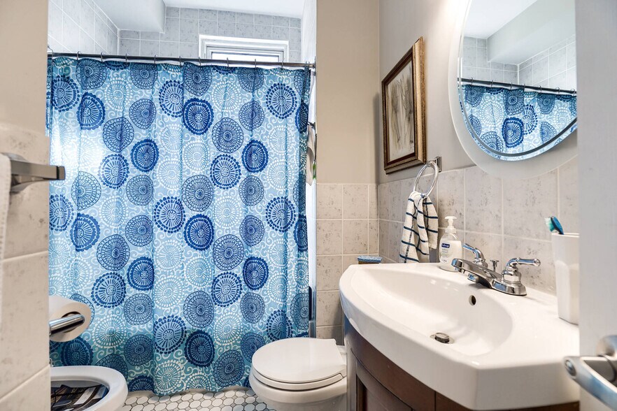 More Photos Of 4 Oriole Gdns, Toronto Apartments For Sale