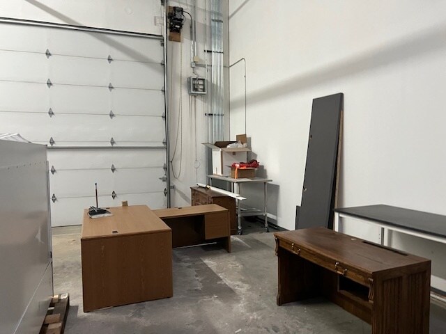 More Photos Of 2600 Beverly Dr, Aurora Light Distribution For Sale