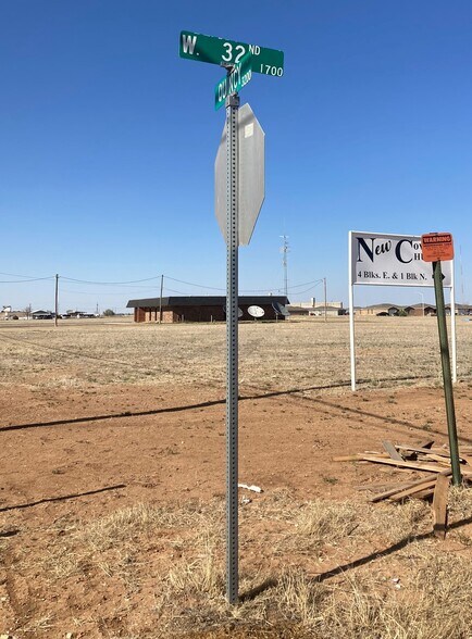 More Photos Of 3218 N Quincy St, Plainview Office For Sale