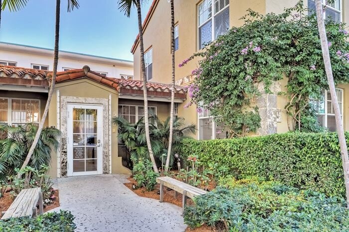 More Photos Of 530 11th St, Miami Beach Loft Creative Space For Sale