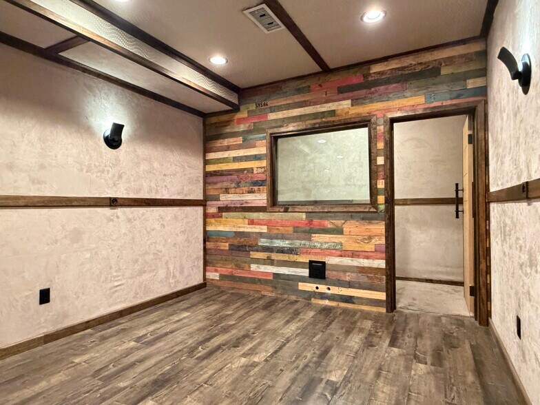 More Photos Of 7949 Ajay Dr, Sun Valley Warehouse For Lease