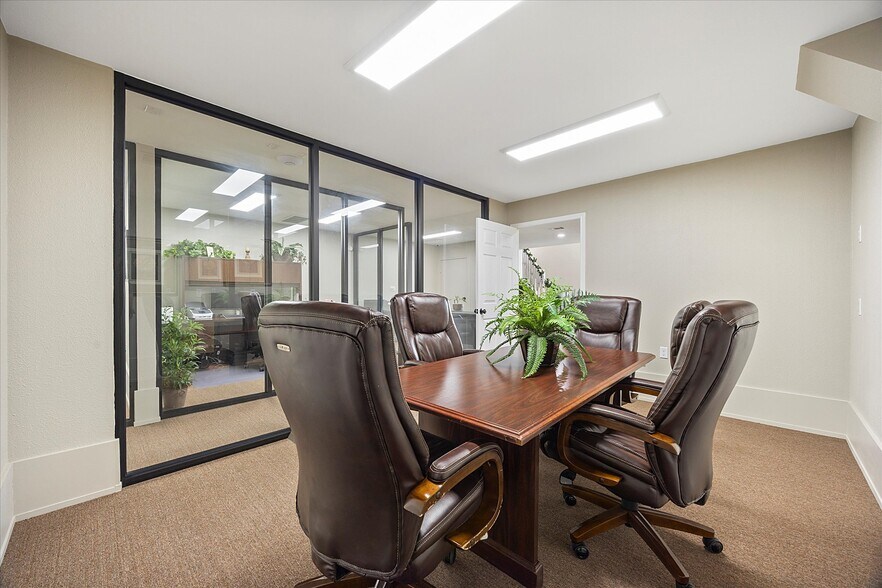 More Photos Of 208 S Bois D Arc St, Forney Storefront Retail Office For Sale