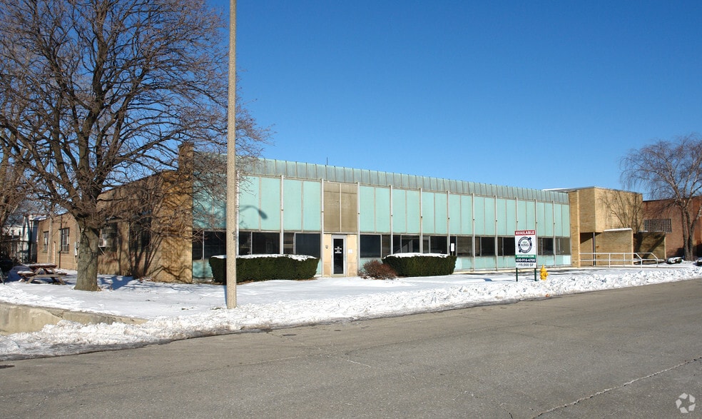 More Photos Of 100 W Industrial Rd, Addison Warehouse For Sale