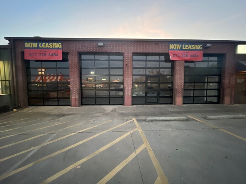 More Photos Of 1216 W Henderson St, Cleburne Freestanding For Lease