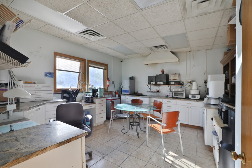 More Photos Of 2425 Deewood Dr, Columbus Medical For Sale