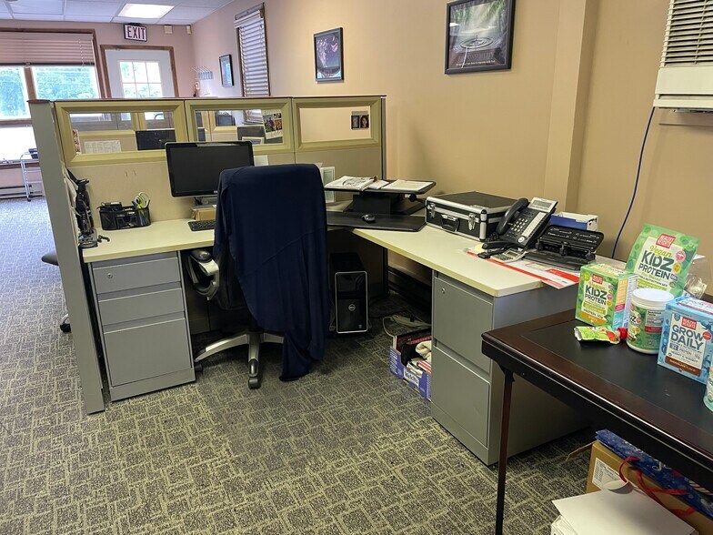 More Photos Of 2504 Grand Ave, Baldwin Office For Sale