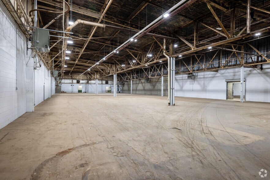 More Photos Of 297 Getty Ave, Paterson Warehouse For Lease