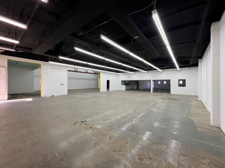 More Photos Of 3049 La Cienega Blvd, Culver City Warehouse For Lease