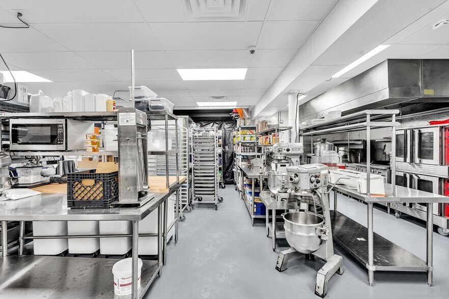 More Photos Of 2080 NW 75th St, Miami Industrial For Lease