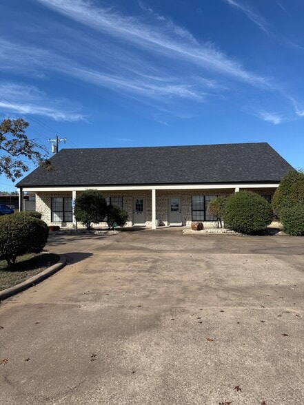 Primary Photo Of 600 S Harbor Ct, Granbury Office For Lease