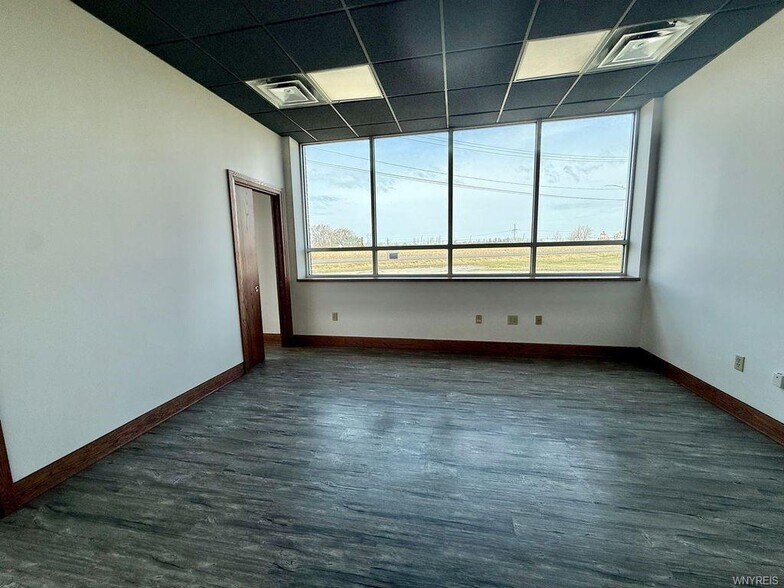 More Photos Of 8555 Packard Rd, Niagara Falls Warehouse For Lease