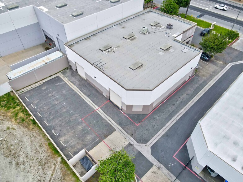 More Photos Of 1301 Foothill Blvd, Azusa Warehouse For Lease