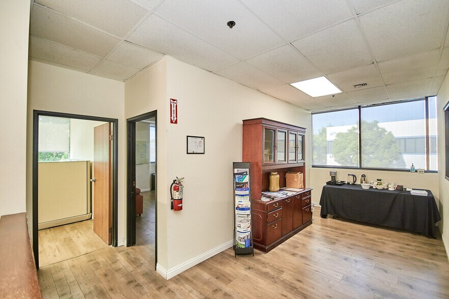 More Photos Of 560 S Melrose St, Placentia Warehouse For Lease