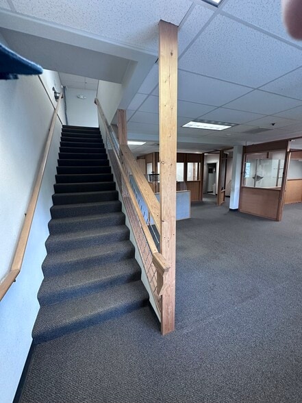 More Photos Of 2203 Queen St, Bellingham Flex For Lease