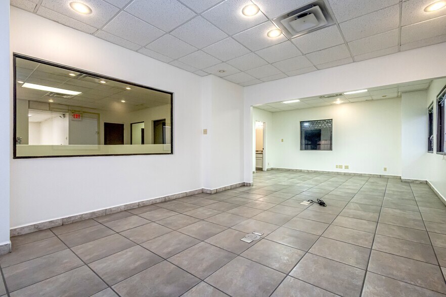 More Photos Of 14619 Archer Dr, Laredo Warehouse For Lease