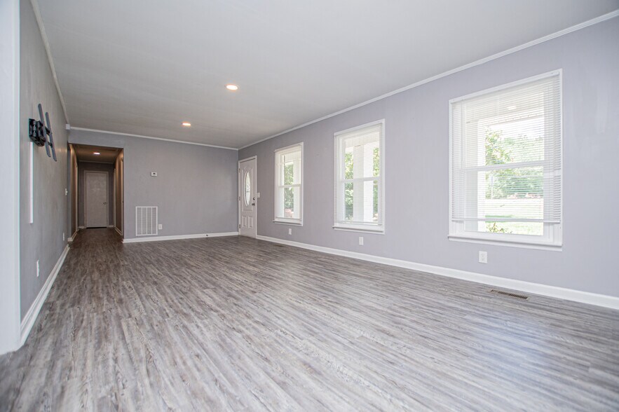 More Photos Of 2932 US-27, Buchanan Office For Sale