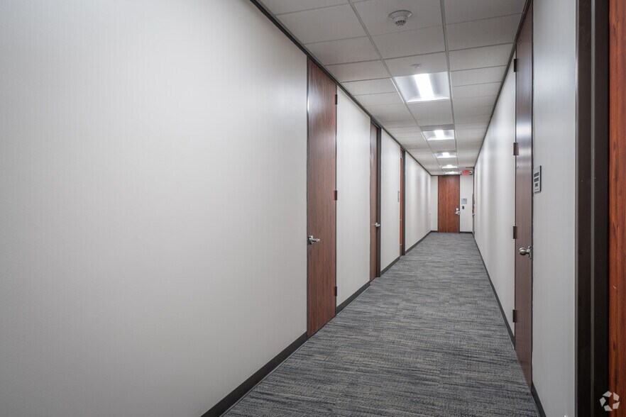 More Photos Of 2525 Bay Area Blvd, Houston Unknown For Lease