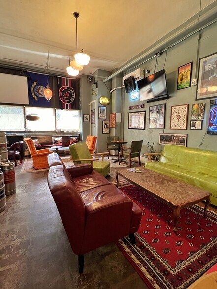 More Photos Of 410 W 7th St, Taylor Research And Development For Lease