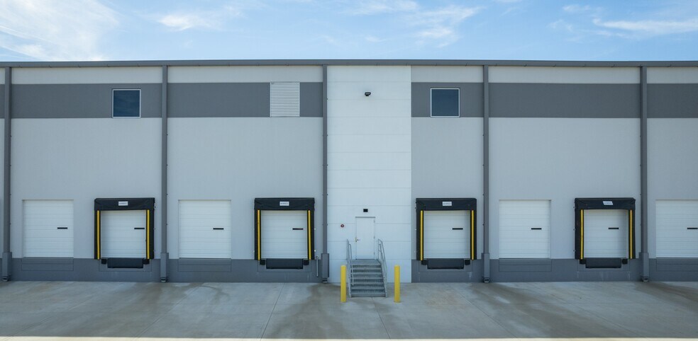 More Photos Of 1120 Woods Chapel Rd, Duncan Warehouse For Lease