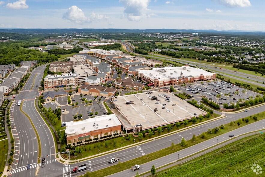 More Photos Of 1602 Village Market Blvd SE, Leesburg Office For Lease