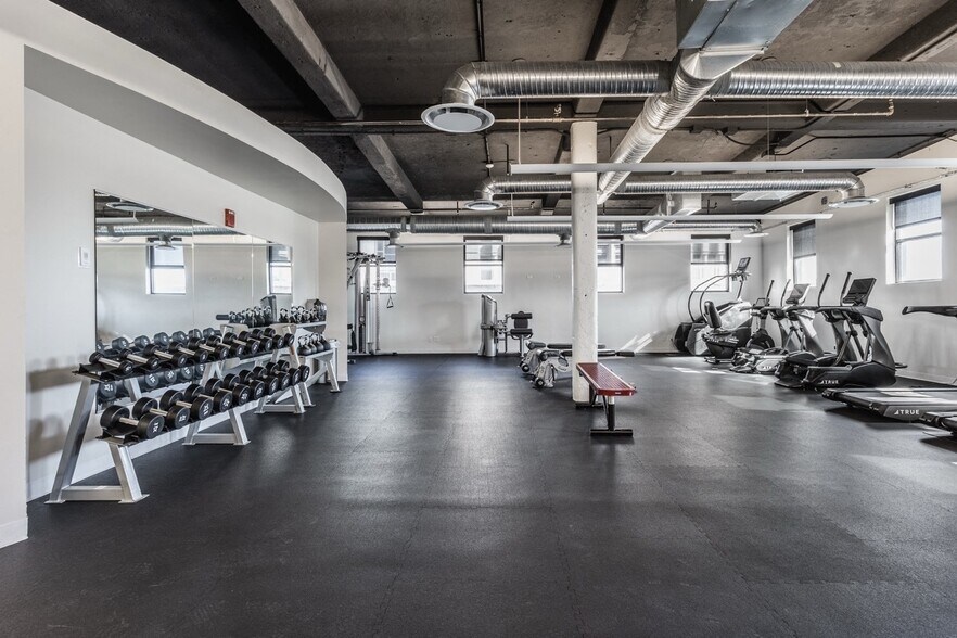 More Photos Of 36 S Pennsylvania St, Indianapolis Office For Lease