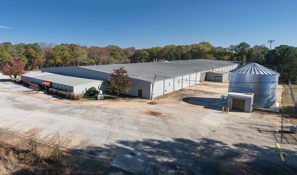 Primary Photo Of 1 Leggett Rd, Social Circle Warehouse For Lease