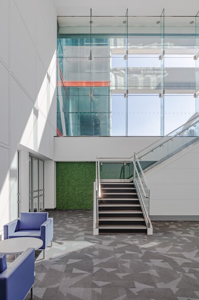 More Photos Of 150 Motor Pkwy, Hauppauge Office For Lease