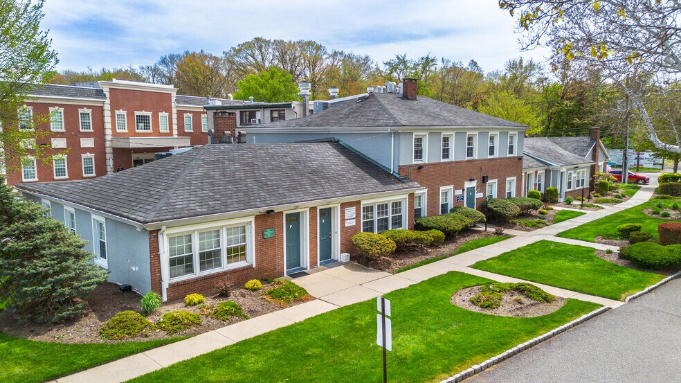 More Photos Of 65 E Northfield Rd, Livingston Medical For Sale