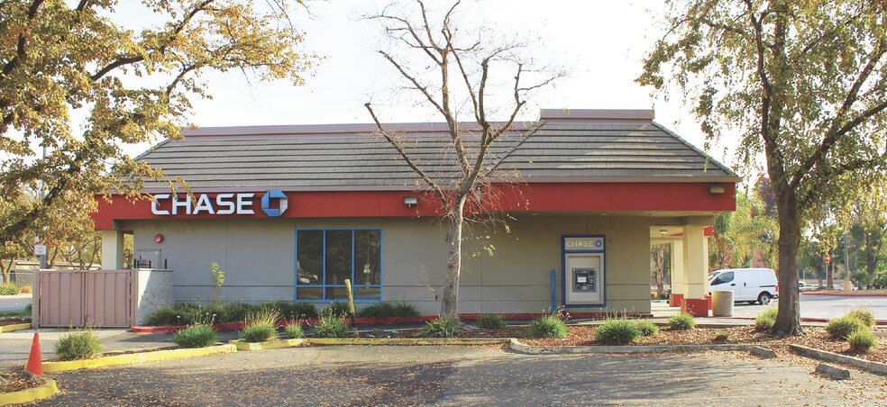 More Photos Of 1224 E Gibson Rd, Woodland Bank For Lease