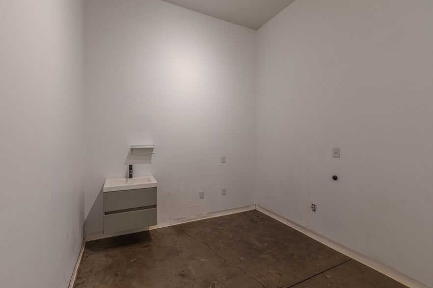 More Photos Of 1522 Bull St, Savannah Storefront For Sale