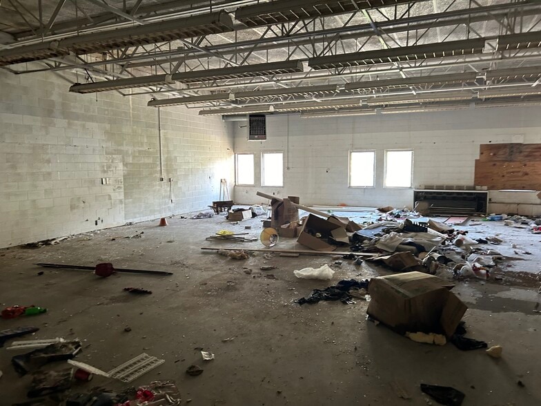 More Photos Of 8902 MacCorkle Ave, Marmet Office For Lease