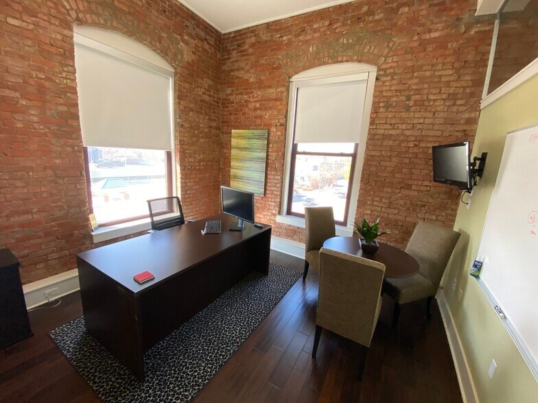 More Photos Of 2 N College Ave, Fayetteville Office For Lease