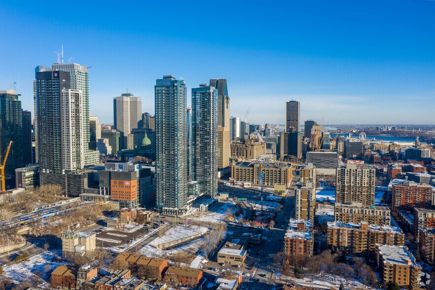 More Photos Of 1268 Rue Saint-Antoine O, Montréal Apartments For Sale