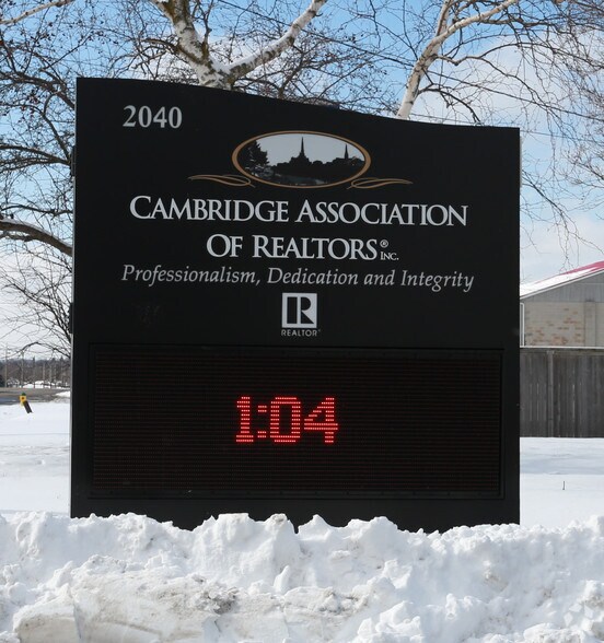 More Photos Of 2040 Eagle St, Cambridge Office For Sale