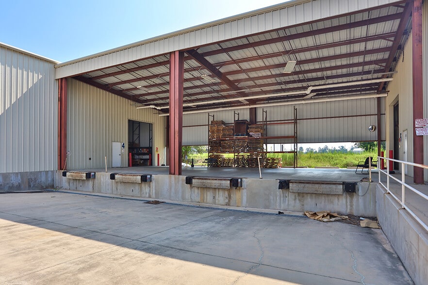 More Photos Of 1209-1215 N FM 3083 Rd E, Conroe Warehouse For Lease
