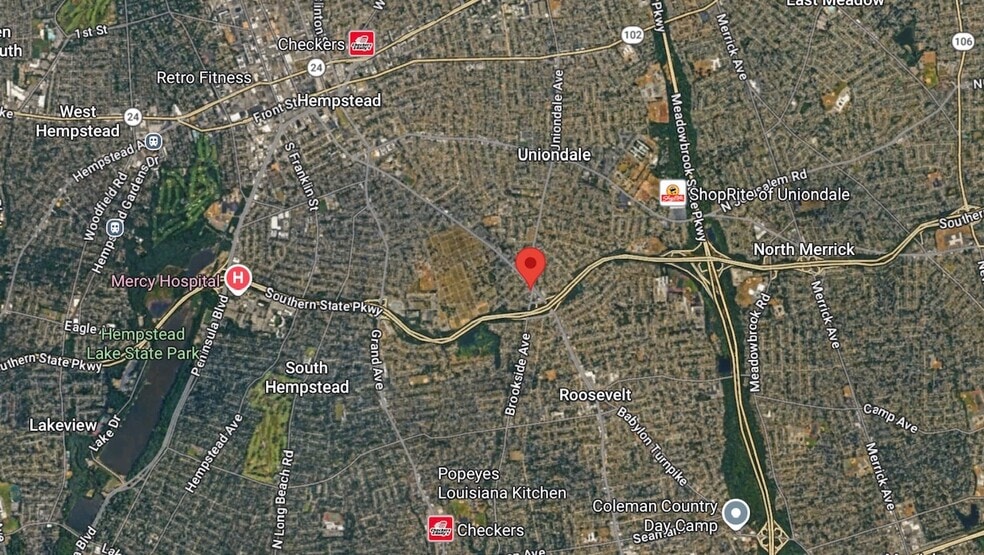 More Photos Of 926 Nassau Rd, Uniondale Freestanding For Sale