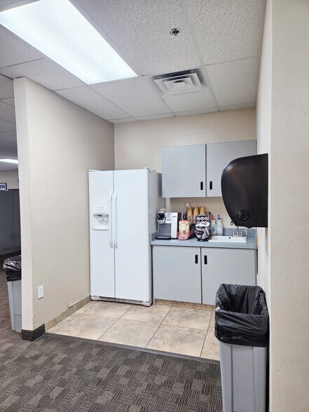 More Photos Of 1929 W Lone Cactus Dr, Phoenix Light Distribution For Sale