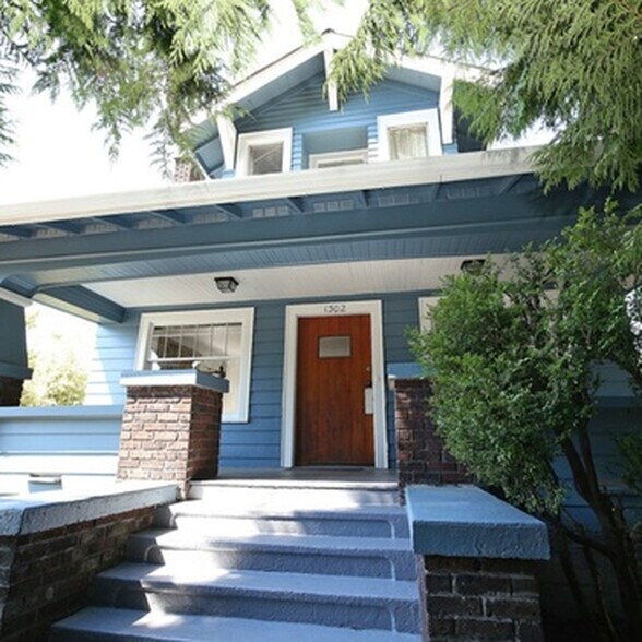 More Photos Of 1302 N 49th St, Seattle Apartments For Sale